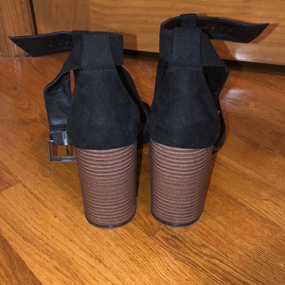 Black open toe heels - Picture 4 of 4